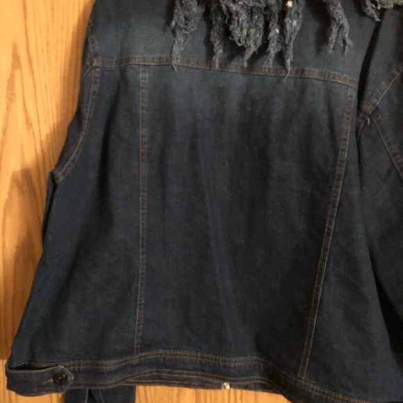 Unique fringed collar denim jacket - Picture 5 of 5